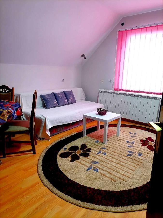 Apartman Julijaana Apartment Nova Varos Exterior photo
